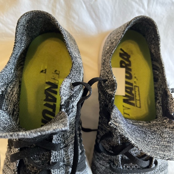 👟🌸GUC Nike Sneakers, black, grey and white, size 10.5 - Picture 11 of 14